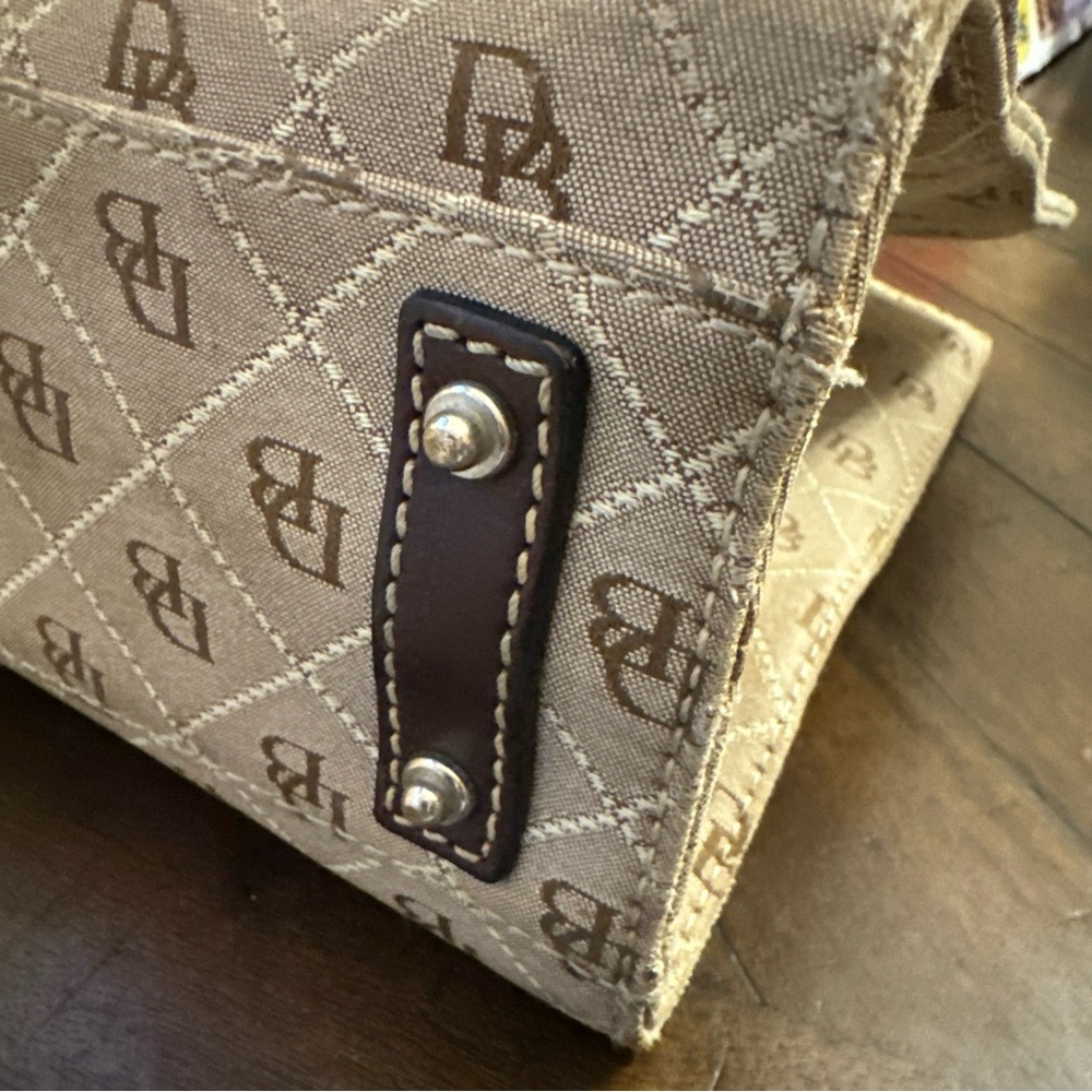 Dooney & Bourke East West Tote Signature Quilt Tan & Brown Stitching EUC - Picture 9 of 16